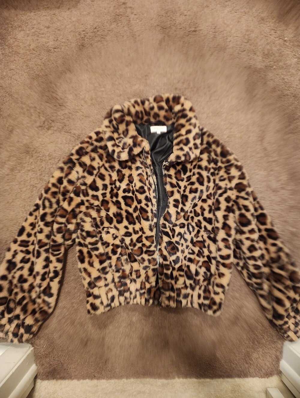 Leopard Prinylt Faux Fur Bomber Jacket. Sz S/M